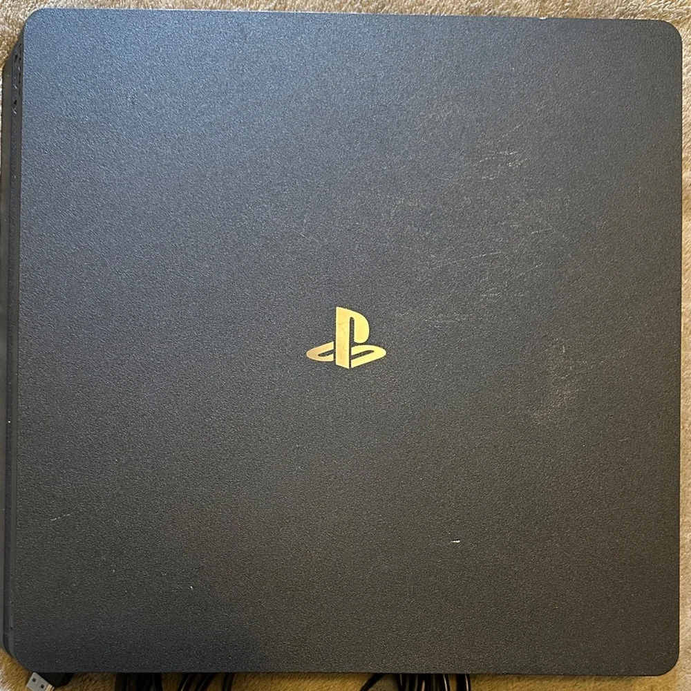Sony PS4 Console with Game and Controller Resident Evil Village - Black